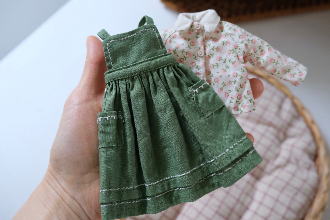 Pinafore dress and floral shirt _ Green