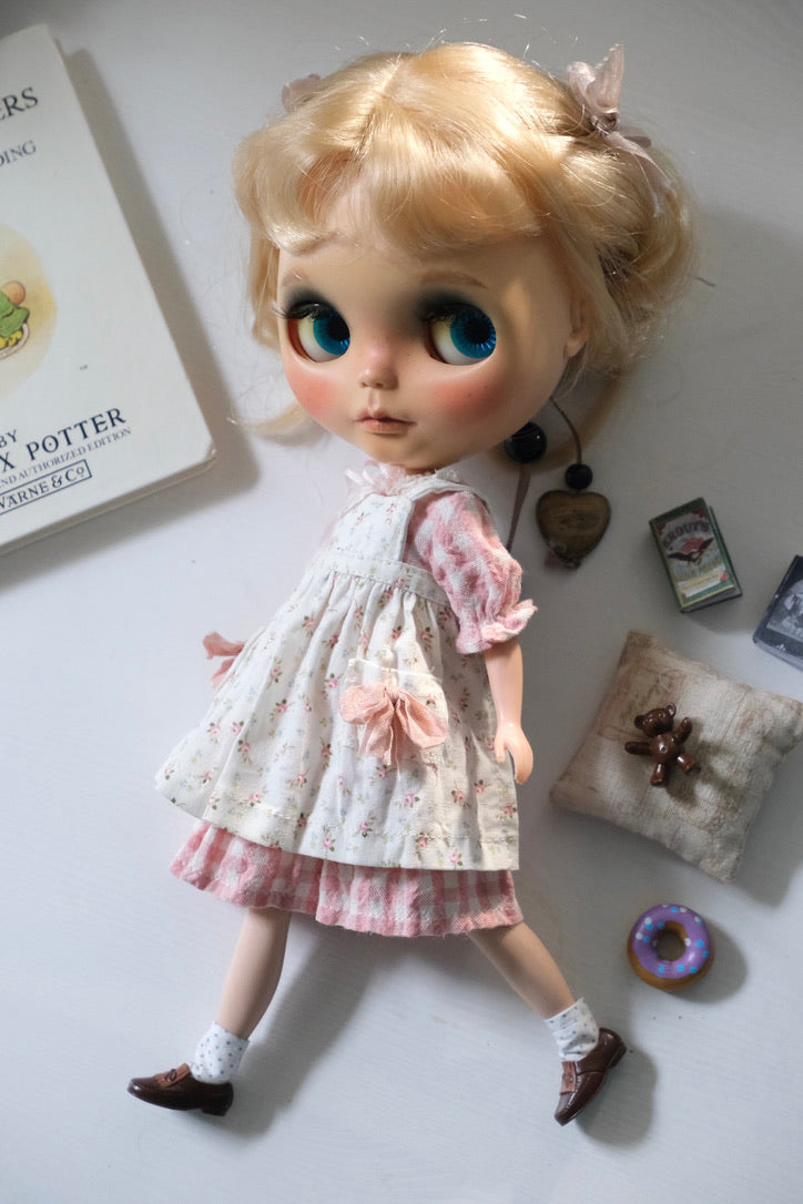 Dress and pinafore apron _ Pink