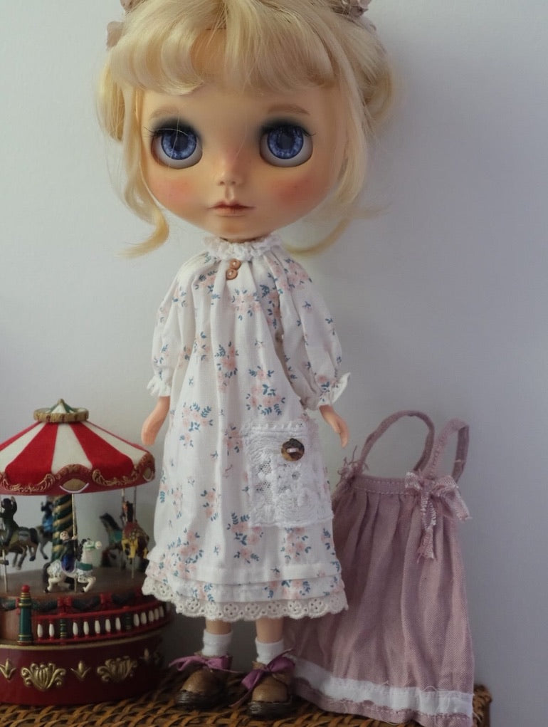 Gathered neck dress and apron_Pink