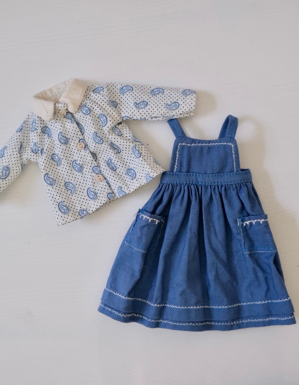 Pinafore dress and printed shirt _ Blue