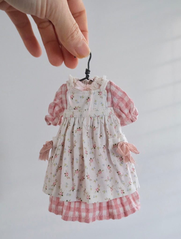 Dress and pinafore apron _ Pink